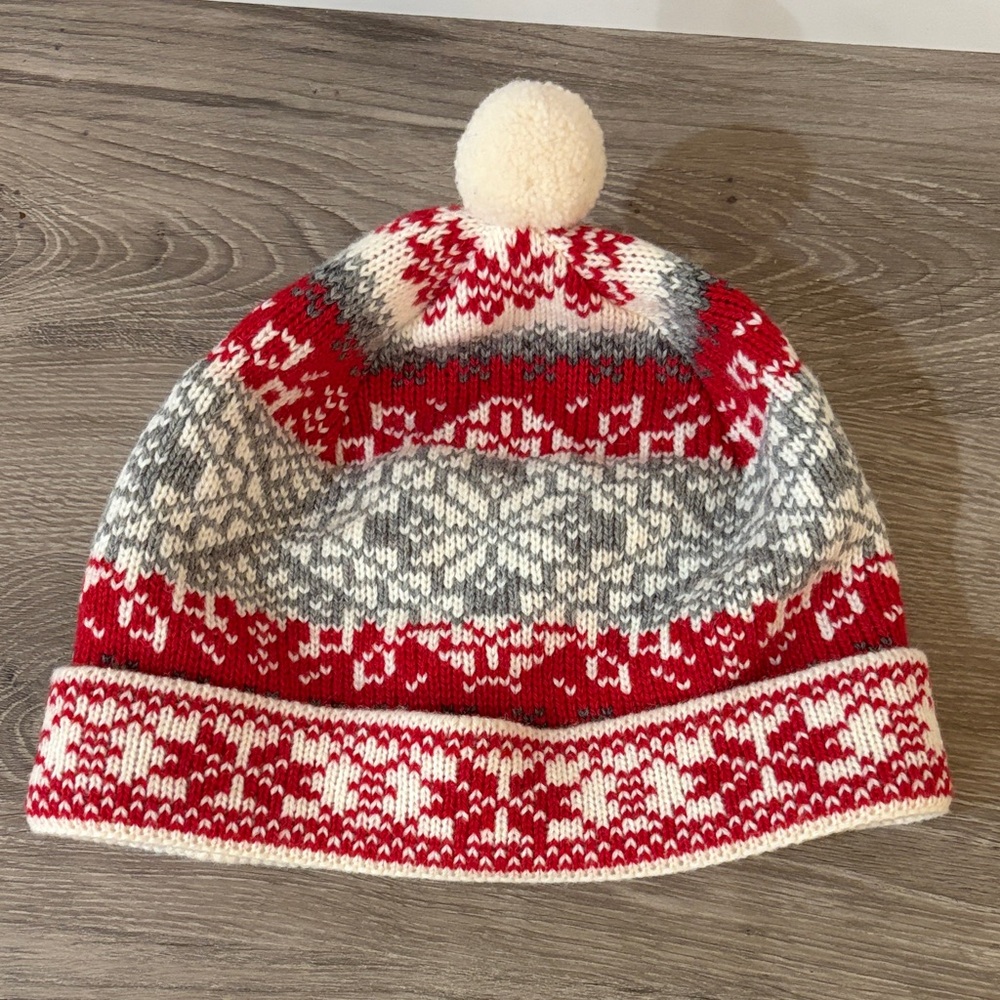 Men’s Red and Gray Nordic Wool Hat
